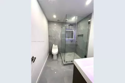 860 SE 9th Ct, Hialeah, FL 33010 - Photo 9