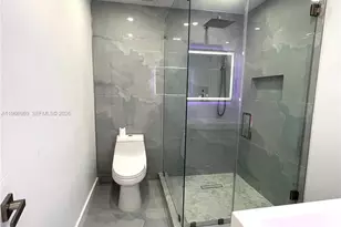 860 SE 9th Ct, Hialeah, FL 33010 - Photo 9