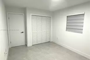 860 SE 9th Ct, Hialeah, FL 33010 - Photo 11