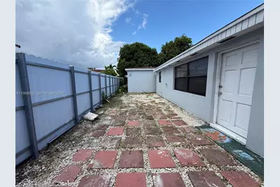 860 SE 9th Ct, Hialeah, FL 33010 - Photo 25