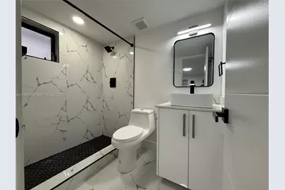 860 SE 9th Ct, Hialeah, FL 33010 - Photo 21