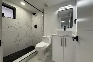 860 SE 9th Ct, Hialeah, FL 33010 - Photo 21