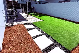 860 SE 9th Ct, Hialeah, FL 33010 - Photo 13