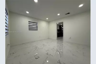 860 SE 9th Ct, Hialeah, FL 33010 - Photo 15