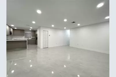 860 SE 9th Ct, Hialeah, FL 33010 - Photo 3