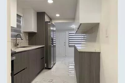 860 SE 9th Ct, Hialeah, FL 33010 - Photo 17