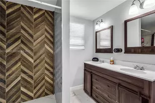 411 N 61st Ave, Hollywood, FL 33024 - Photo 9