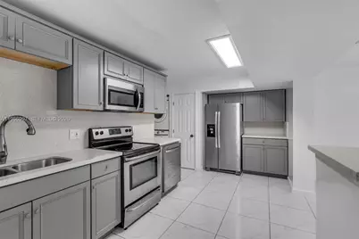 411 N 61st Ave, Hollywood, FL 33024 - Photo 5