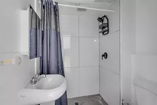411 N 61st Ave, Hollywood, FL 33024 - Photo 17