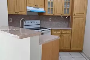 660 W Park Dr, Miami, FL 33172 - Photo 9