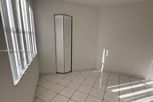 660 W Park Dr, Miami, FL 33172 - Photo 19