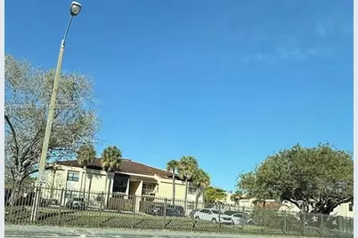 660 W Park Dr #1-201, Miami, FL 33172 - Photo 3