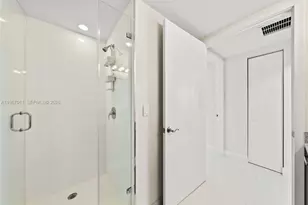 185 SW 7th St, Miami, FL 33130 - Photo 19