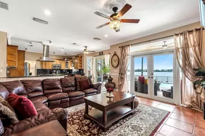 18122 NW 15th Ct, Pembroke Pines, FL 33029 - Photo 9