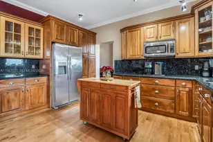 18122 NW 15th Ct, Pembroke Pines, FL 33029 - Photo 5