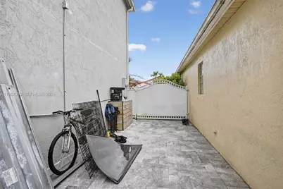 10755 SW 17th Pl, Davie, FL 33324 - Photo 37