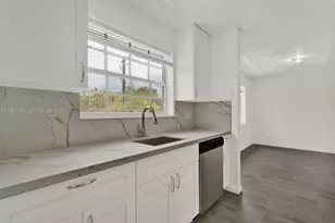 8621 SW 5th St, Pembroke Pines, FL 33025 - Photo 9