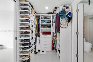 1155 Brickell Bay Dr, Miami, FL 33131 - Photo 17