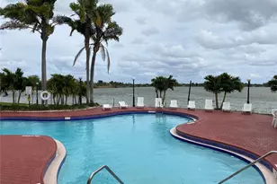 2841 N Oakland Forest Dr, Oakland Park, FL 33309 - Photo 29