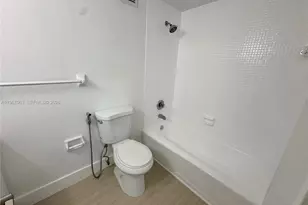 2899 Collins Ave, Miami Beach, FL 33140 - Photo 5