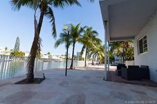 7207 Bay Dr, Miami Beach, FL 33141 - Photo 15