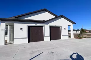 1009/1011 NE 15th Ln, Cape Coral, FL 33909 - Photo 3