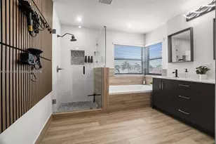 1034 NW 184th Way, Pembroke Pines, FL 33029 - Photo 41