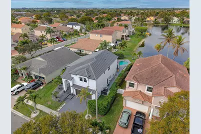 1034 NW 184th Way, Pembroke Pines, FL 33029 - Photo 55