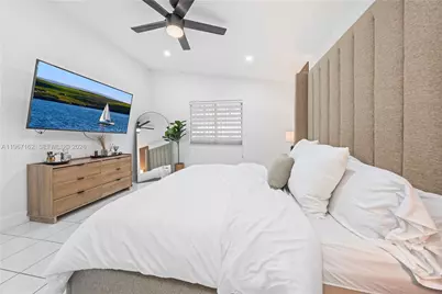 8865 NW 110th St, Hialeah Gardens, FL 33018 - Photo 13