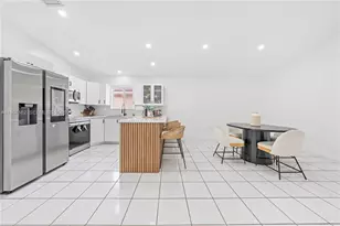 8865 NW 110th St, Hialeah Gardens, FL 33018 - Photo 9