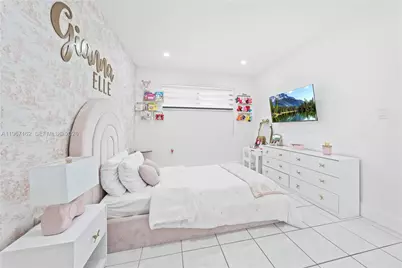 8865 NW 110th St, Hialeah Gardens, FL 33018 - Photo 15