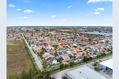 8865 NW 110th St, Hialeah Gardens, FL 33018 - Photo 35