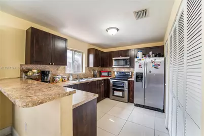 1371 NW 59th St, Miami, FL 33142 - Photo 11