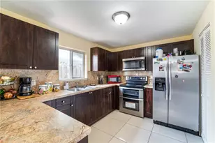 1371 NW 59th St, Miami, FL 33142 - Photo 9