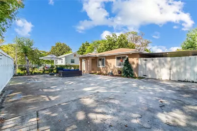 1371 NW 59th St, Miami, FL 33142 - Photo 29