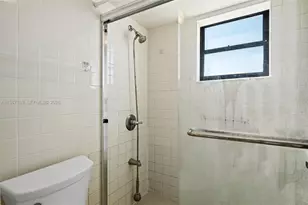 8100 Byron Ave, Miami Beach, FL 33141 - Photo 17