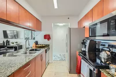 1200 Brickell Bay Dr #3923, Miami, FL 33131 - Photo 7
