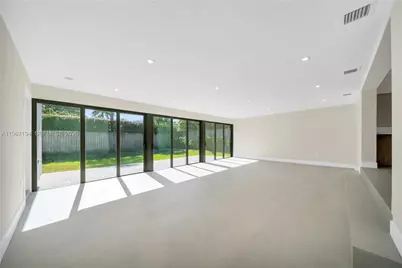 910 W 47th Ct, Miami Beach, FL 33140 - Photo 3