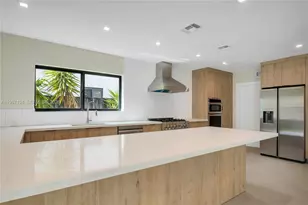 910 W 47th Ct, Miami Beach, FL 33140 - Photo 9