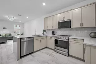 142 SW 170th Ave, Pembroke Pines, FL 33027 - Photo 9