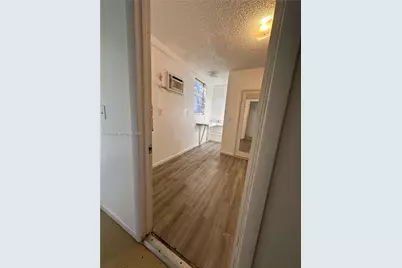552 NW 1st St #3, Miami, FL 33128 - Photo 3