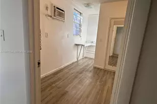 552 NW 1st St, Miami, FL 33128 - Photo 3