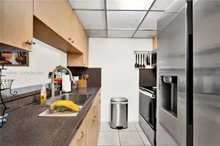 10881 SW 6th St, Sweetwater, FL 33174 - Photo 11