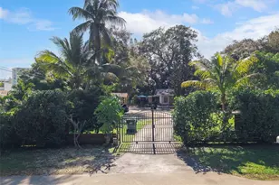 1760 NE 144th St, Miami, FL 33181 - Photo 15
