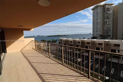 1800 NE 114th St #608, Miami, FL 33181 - Photo 3