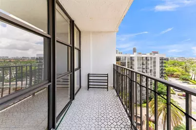800 Parkview Dr #1007, Hallandale Beach, FL 33009 - Photo 13