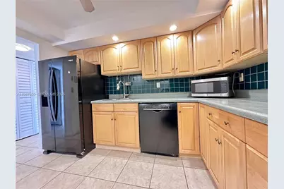 800 Parkview Dr #1007, Hallandale Beach, FL 33009 - Photo 17