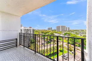 800 Parkview Dr, Hallandale Beach, FL 33009 - Photo 7