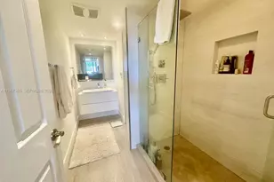 2555 Collins Ave, Miami Beach, FL 33140 - Photo 9