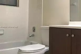 10018 NW 4th St, Pembroke Pines, FL 33024 - Photo 5